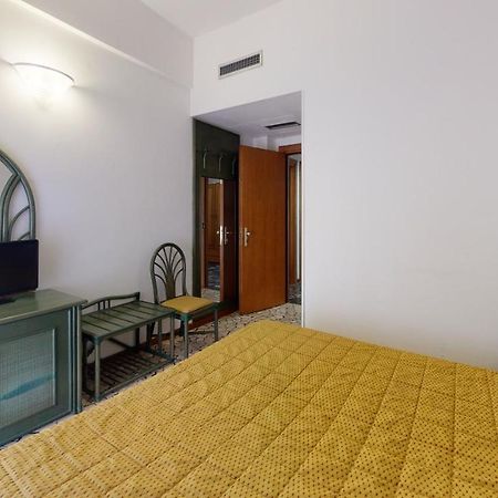 Hotel Zunino Споторно Екстериор снимка