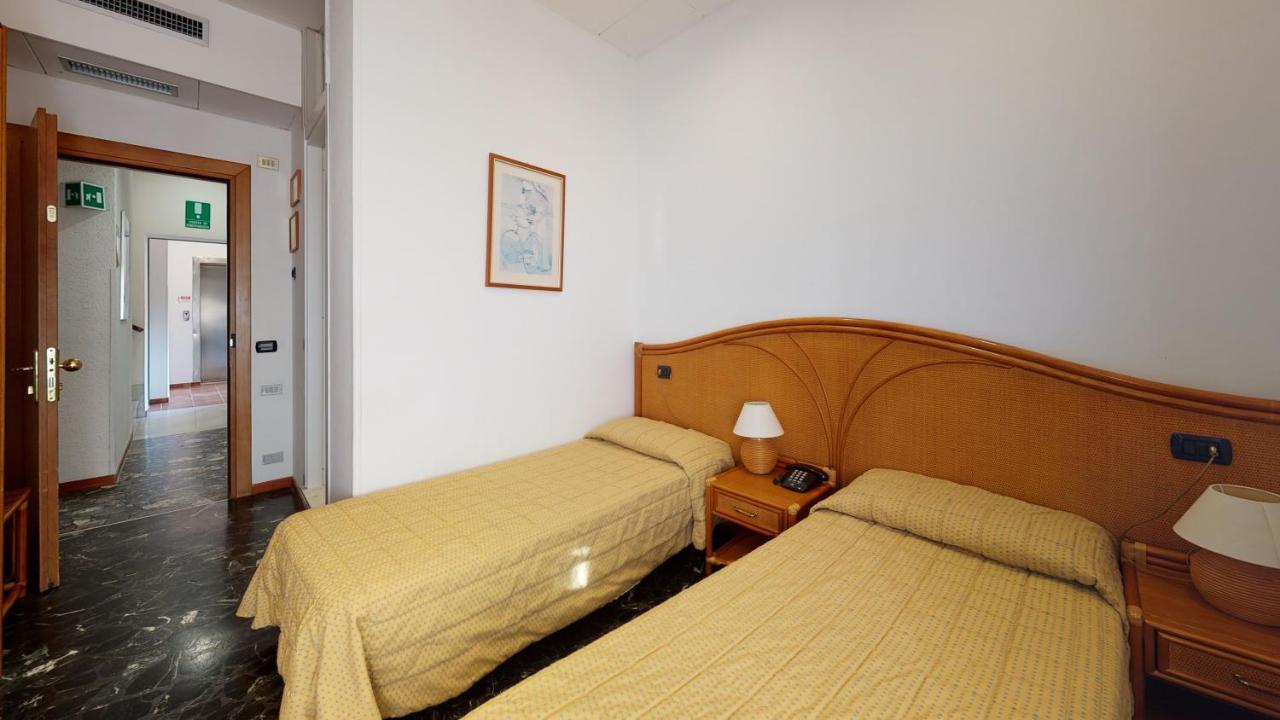 Hotel Zunino Споторно Екстериор снимка