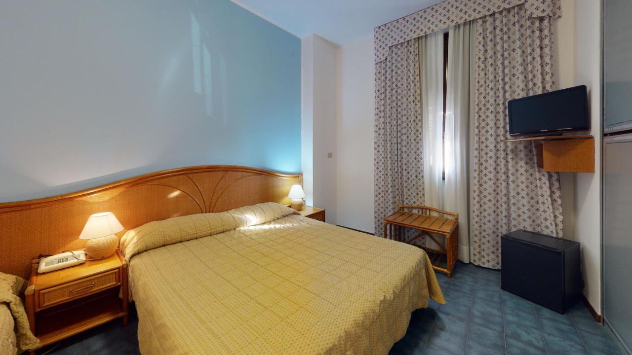 Hotel Zunino Споторно Екстериор снимка