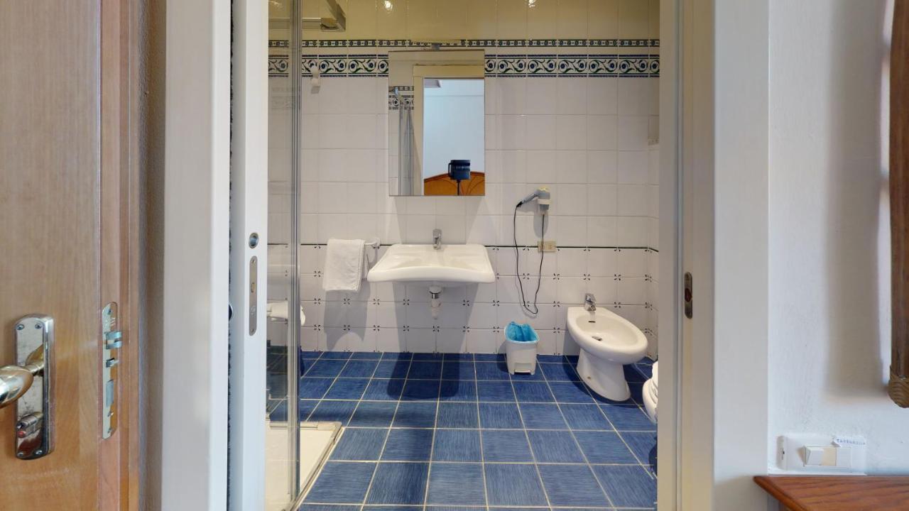 Hotel Zunino Споторно Екстериор снимка