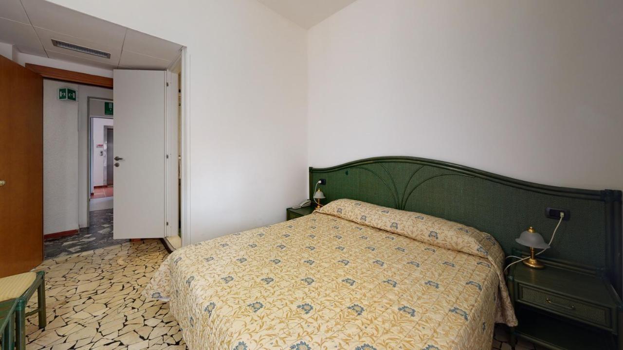 Hotel Zunino Споторно Екстериор снимка