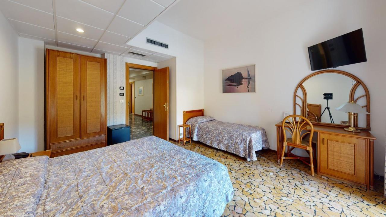 Hotel Zunino Споторно Екстериор снимка