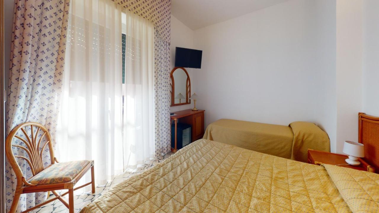 Hotel Zunino Споторно Екстериор снимка