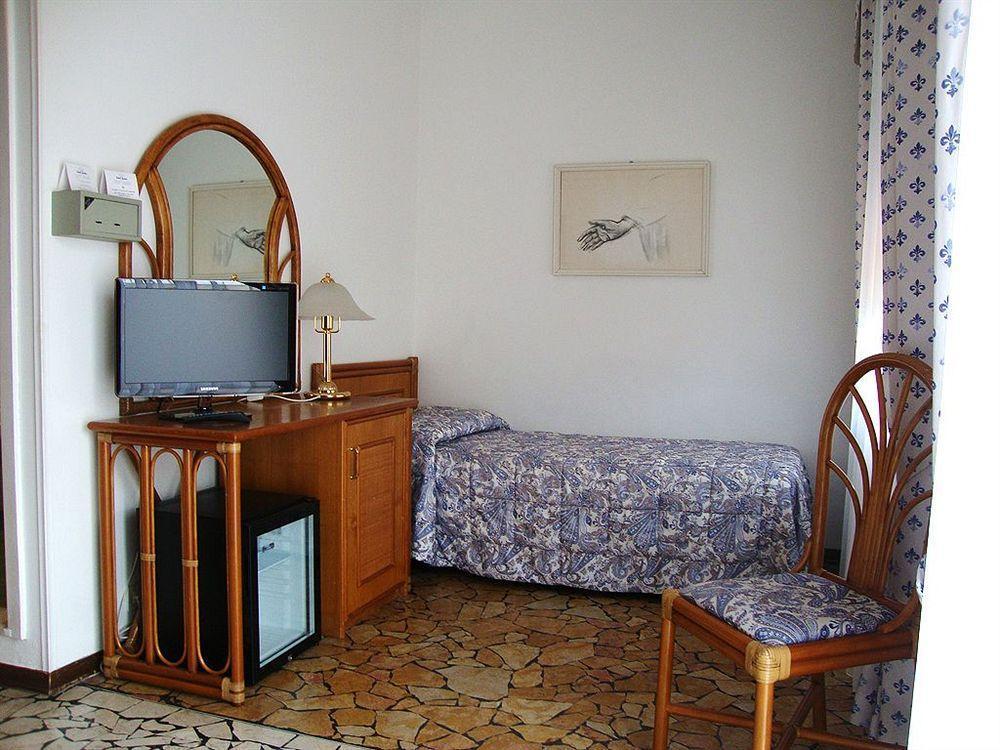 Hotel Zunino Споторно Екстериор снимка